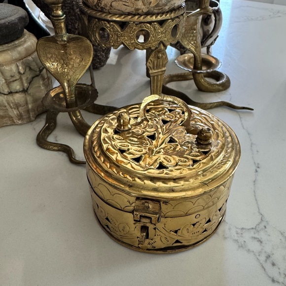 Little vintage brass embossed cricket box. Stash box - Picture 3 of 10